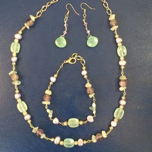 *Handmade chalcedony, amethyst and pearl necklace